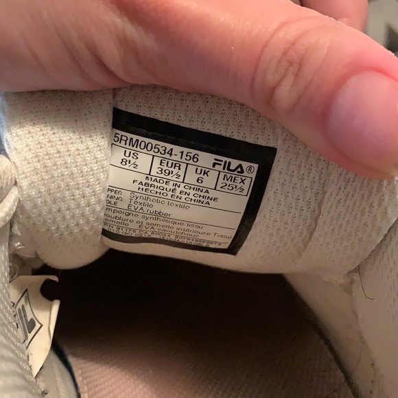 Brand new women’s filas. 10/10 condition! - Picture 4 of 5